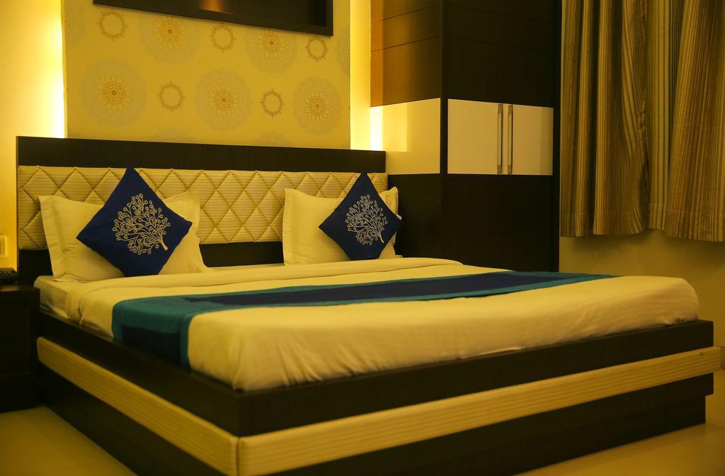 Hotel Rivera Palace Benares Buitenkant foto