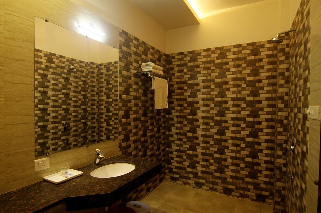 Hotel Rivera Palace Benares Buitenkant foto