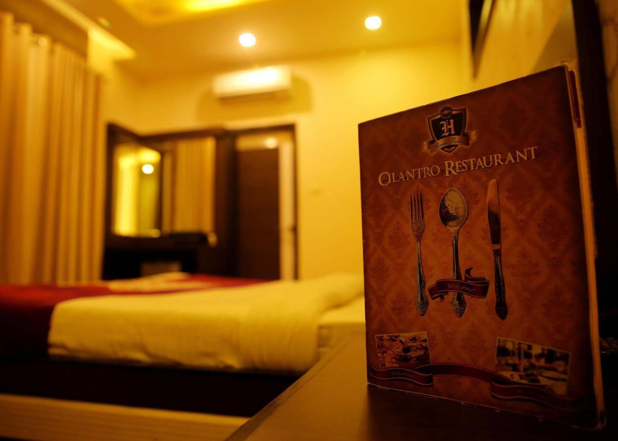 Hotel Rivera Palace Benares Buitenkant foto